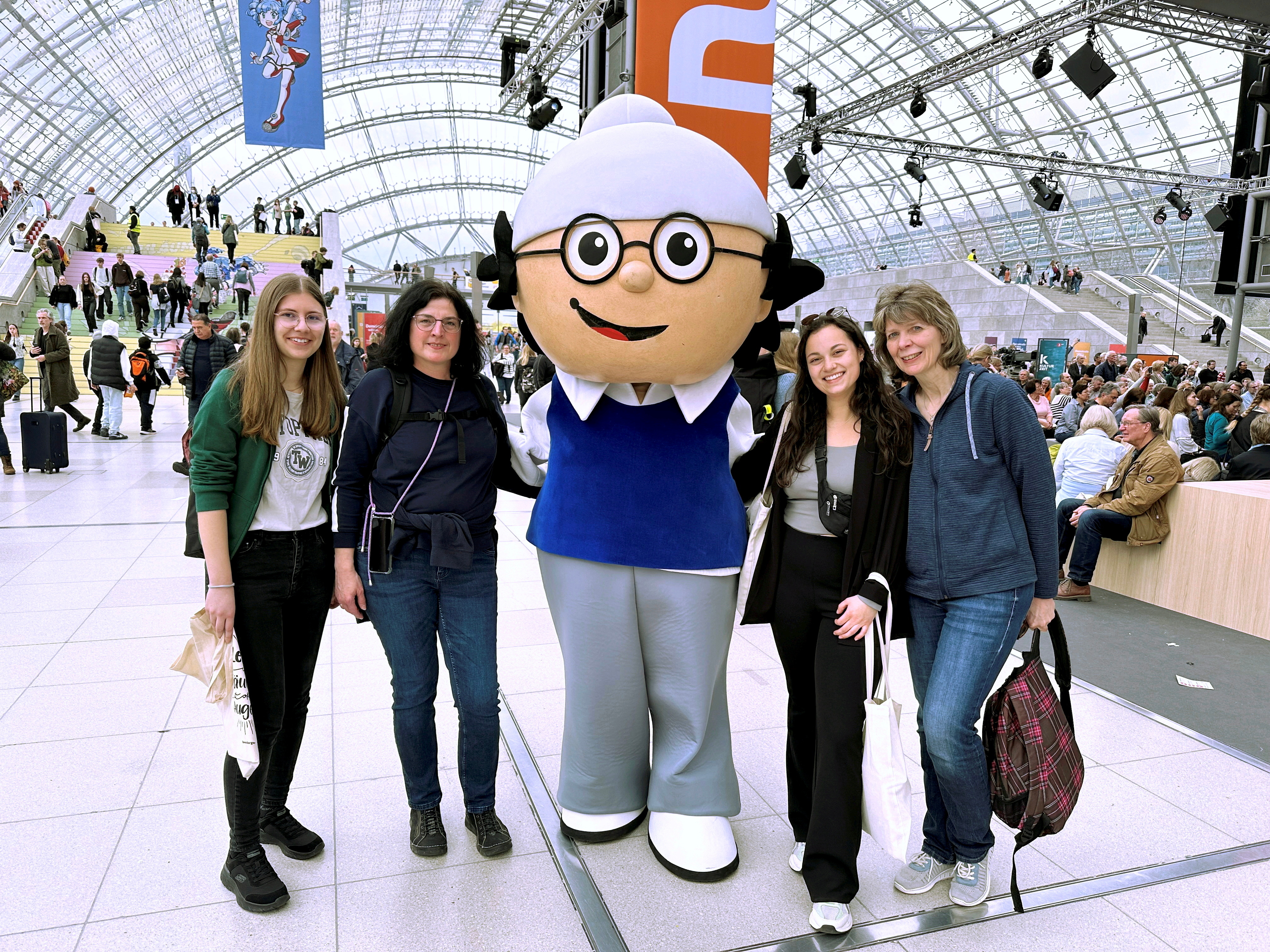 Die Bibliotheksmitarbeiter auf der Leipziger Buchmesse.