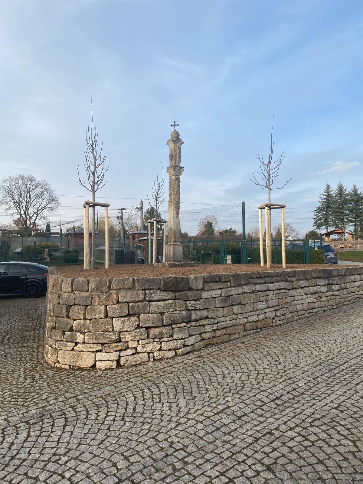 Neue Linden schmücken den Ringau.