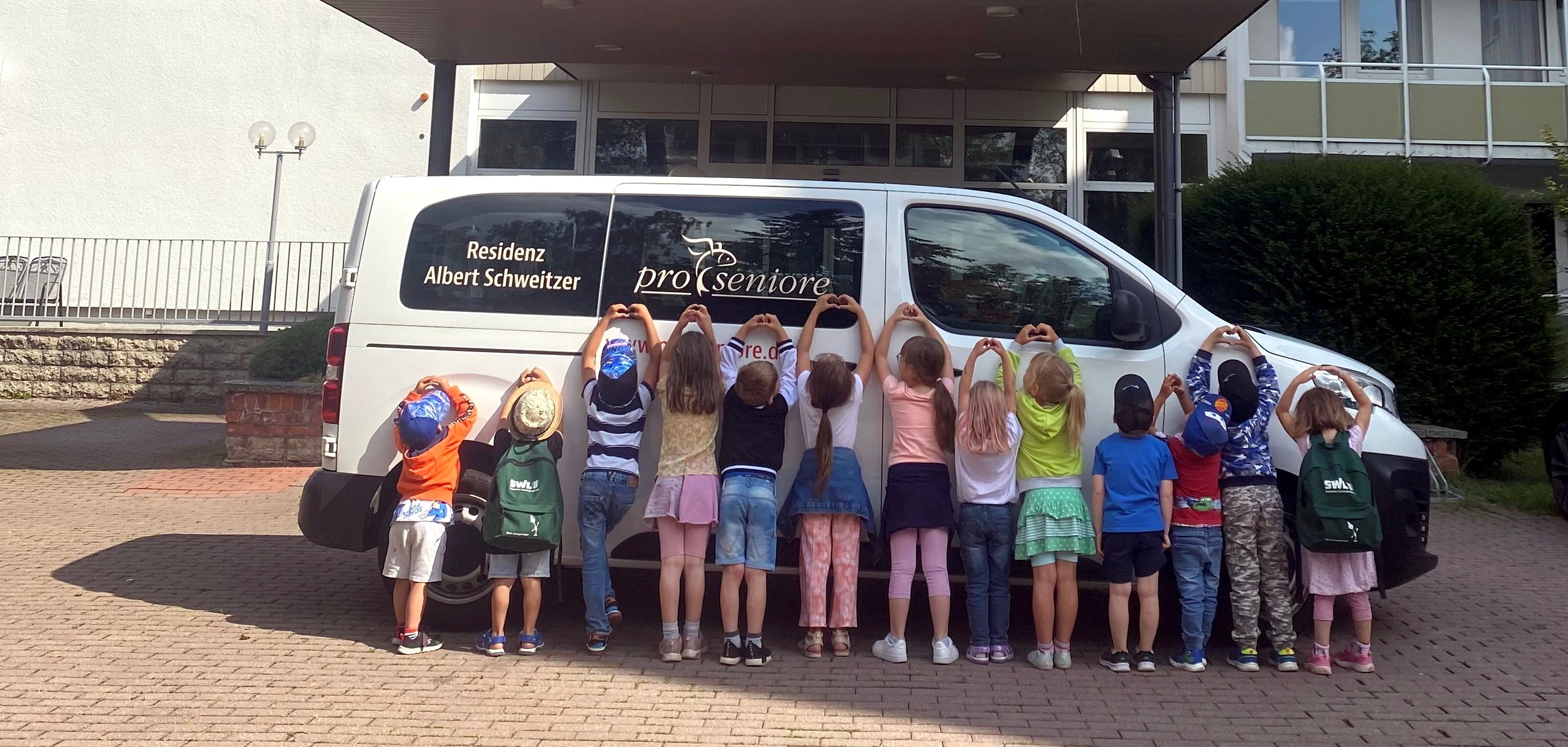 Kindergarten besucht Seniorenheim