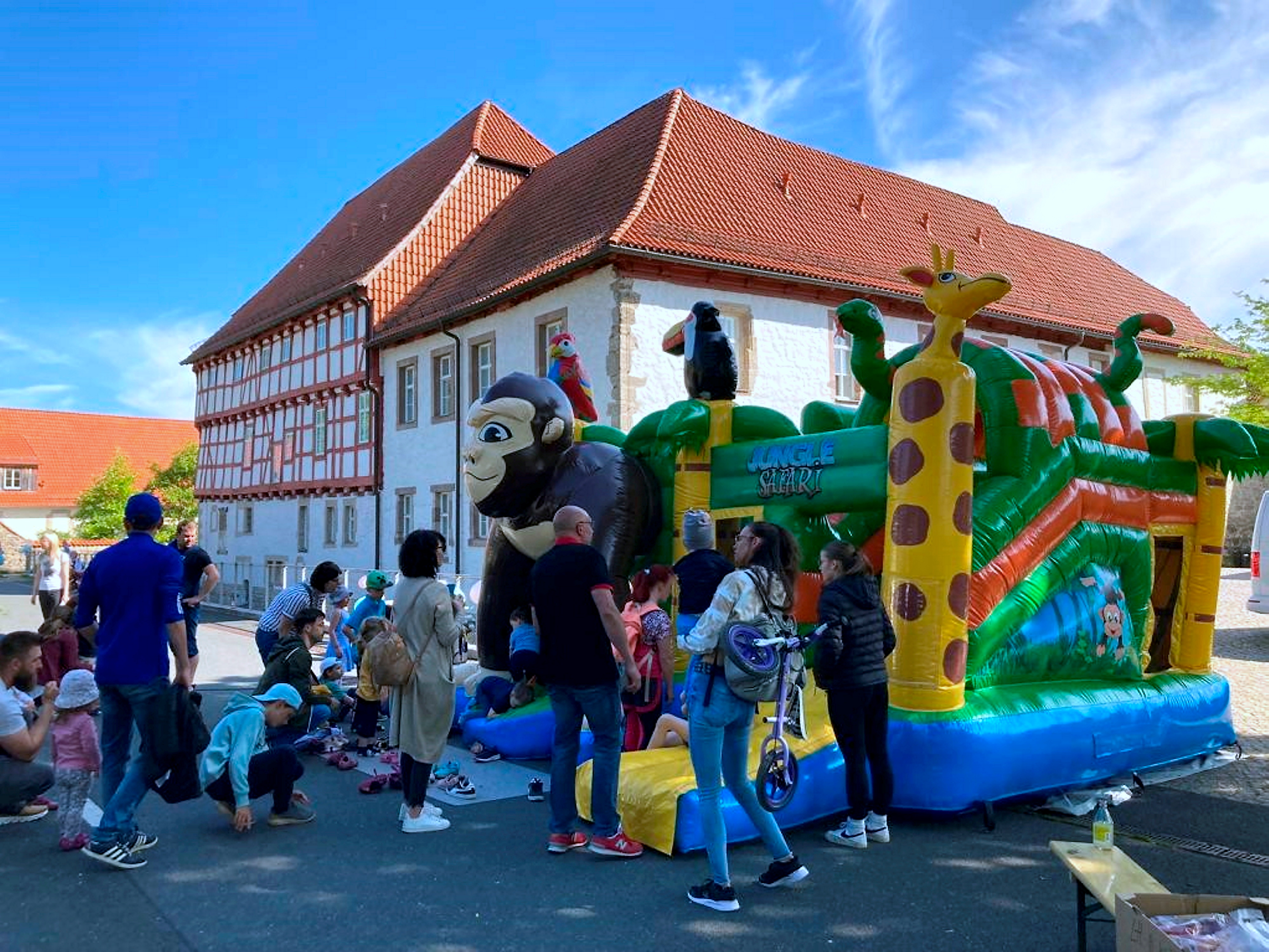 Rund um den Amtssitz des Stadtbürgermeisters gibt es für die kleinen und großen Besucher viel zu entdecken und auszuprobieren.