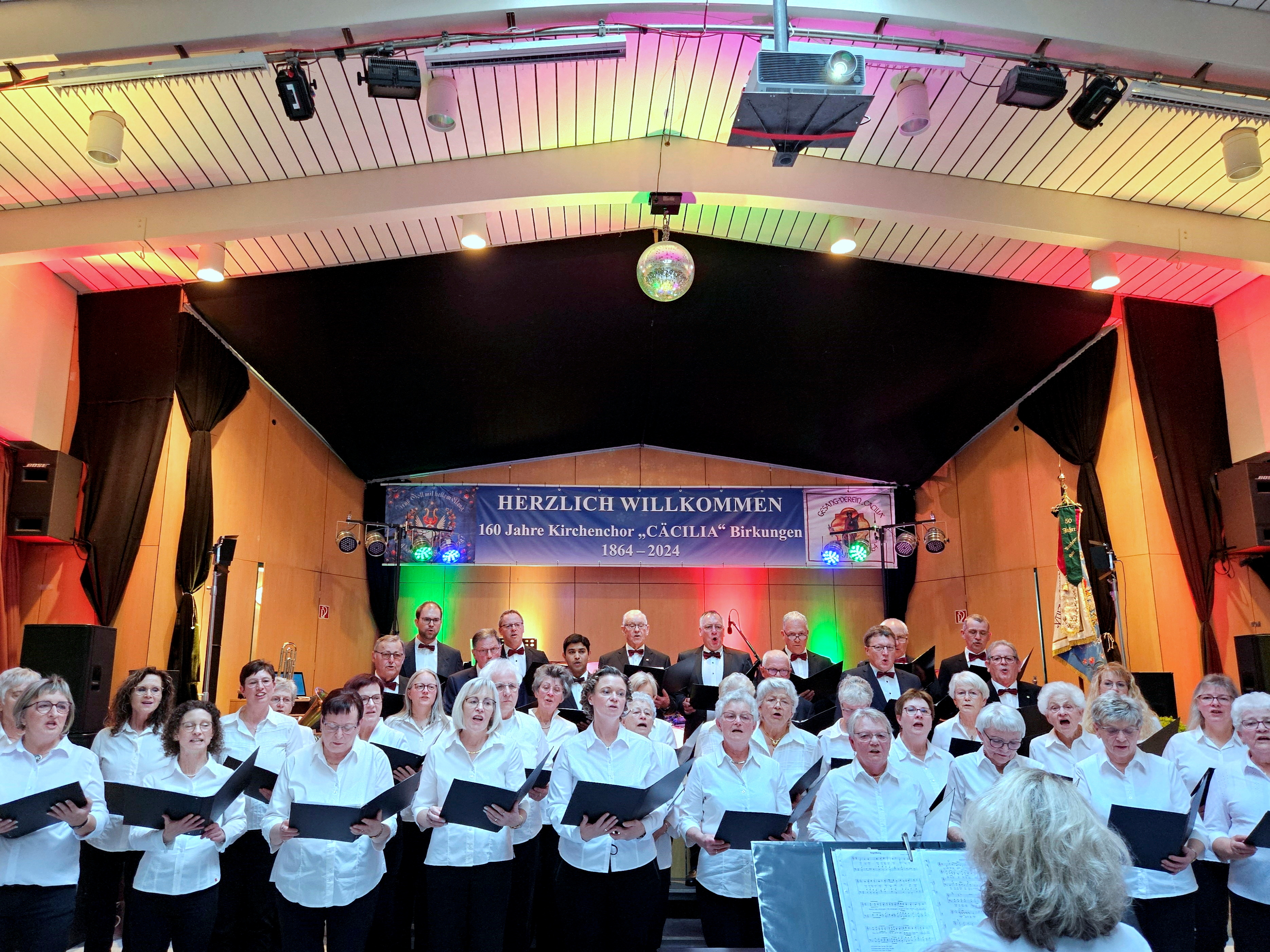 Der Kirchenchor im Saal "Siechen" in Birkungen