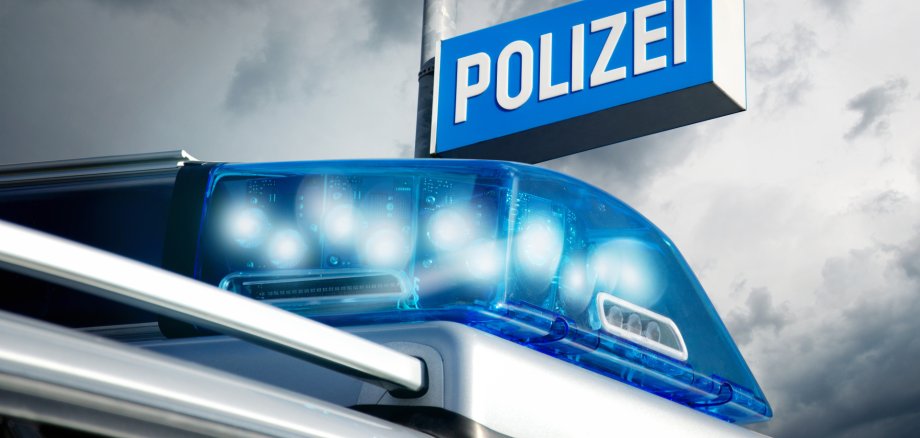 Polizeirevier am Abend