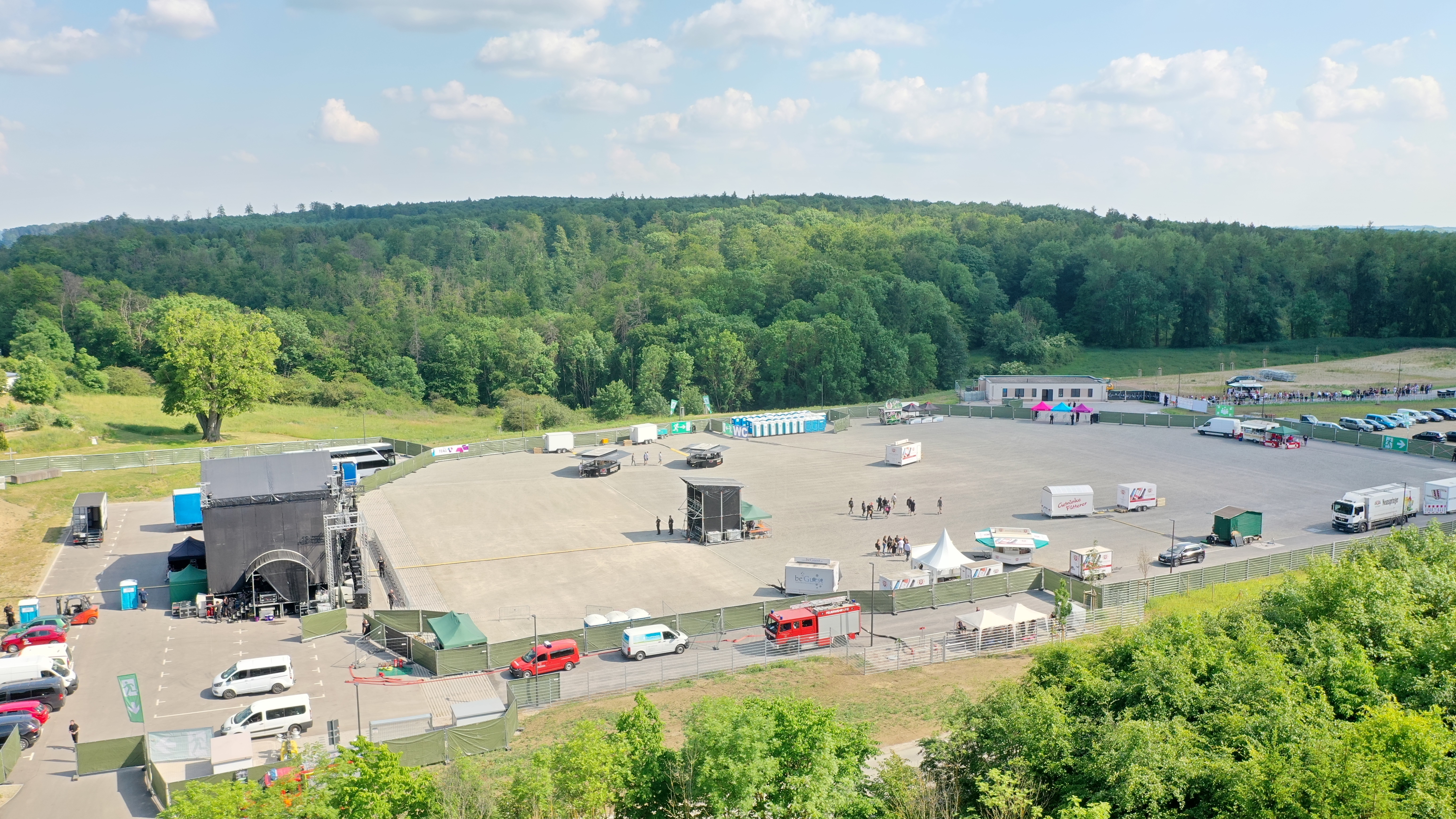 Luftbild vom Konzert mit Scooter auf dem Scharfenstein.