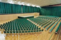 Blick in die bestuhlte Obereichsfeldhalle.