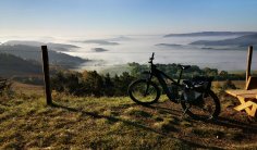 Ein Fahrrad im Ohmgebirge.
